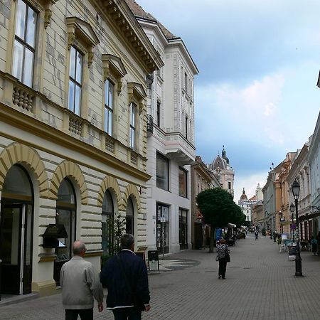 Sunny City Center Pécs Buitenkant foto