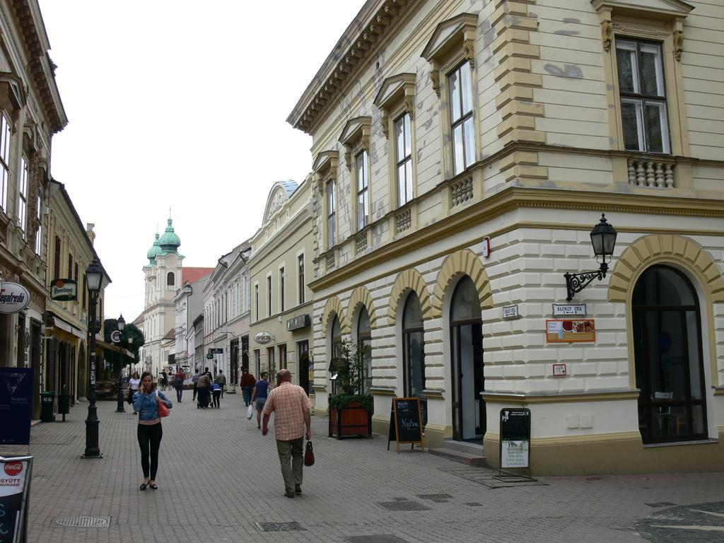 Sunny City Center Pécs Buitenkant foto