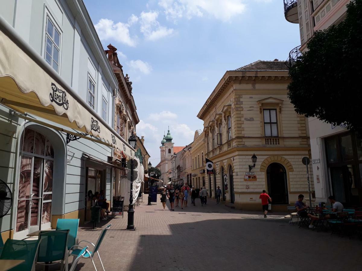 Sunny City Center Pécs Buitenkant foto